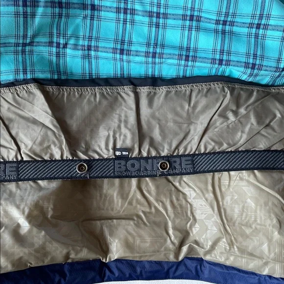 Bonfire Colorblocked Snowboard Puffy Jacket, White Green Navy, Size L - Picture 8 of 10